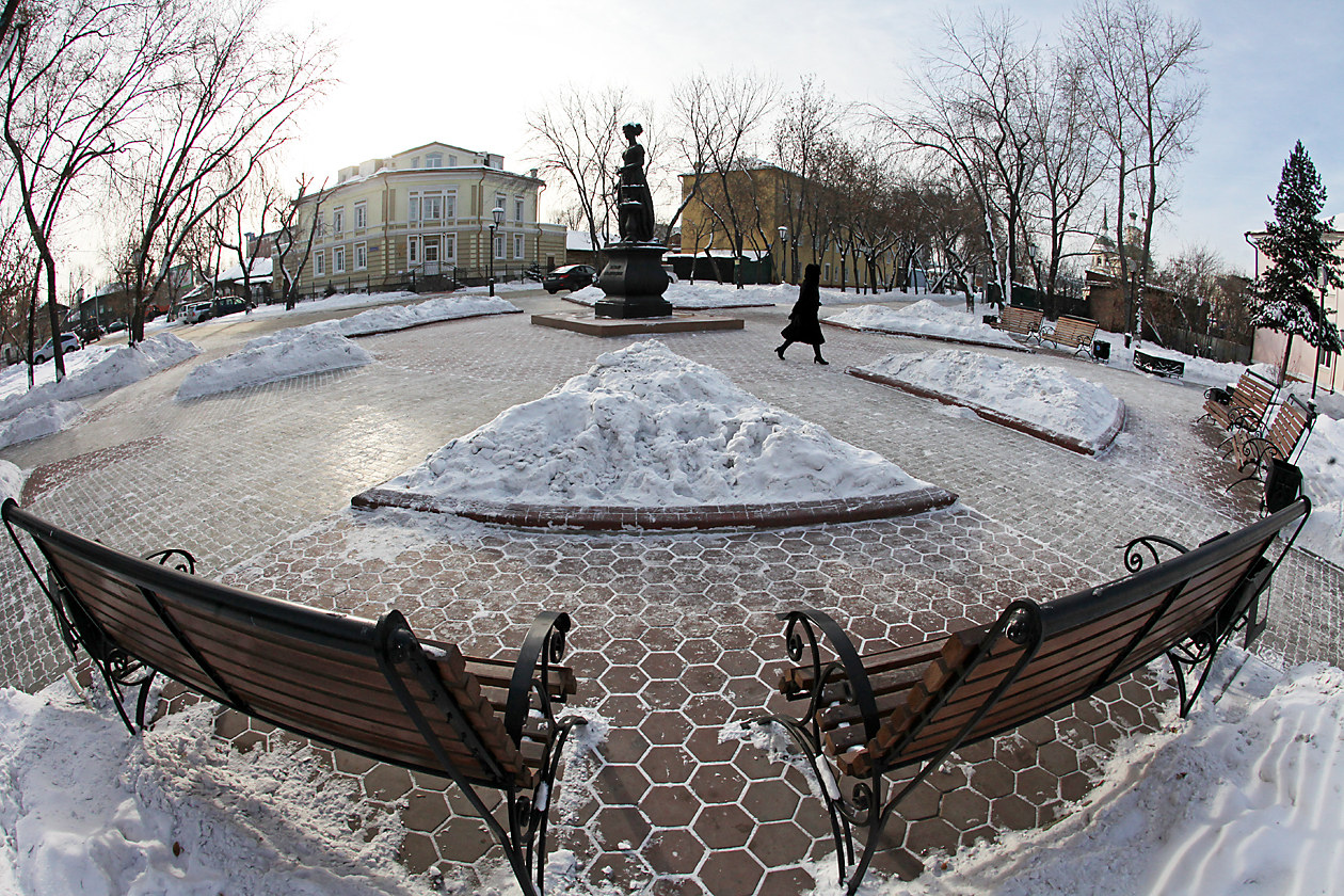 Ново ленино. Парк Россия Иркутск Ново-Ленино. Сквер Россия Иркутск. Парк сквер Иркутск. Парк в Новоленино Иркутск.